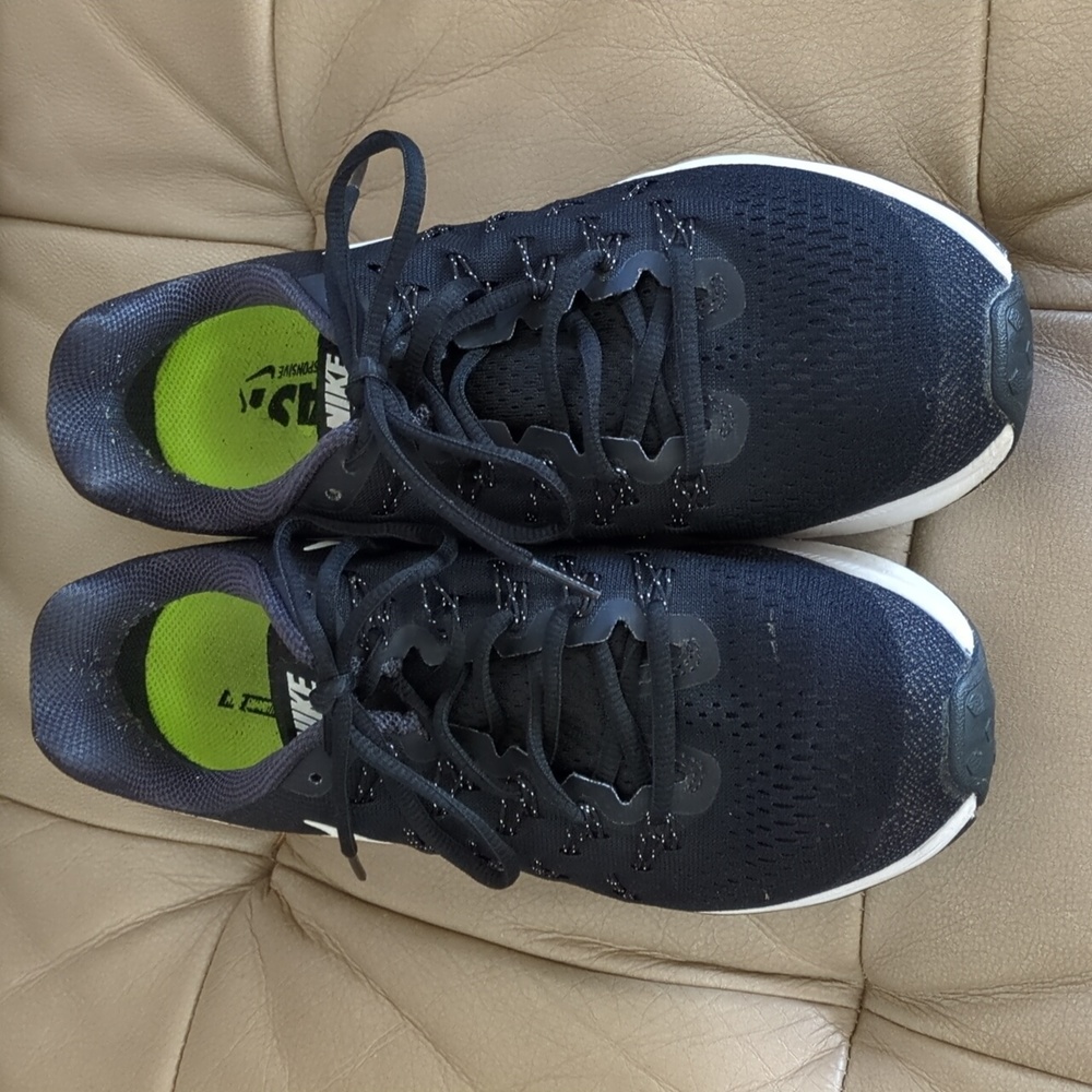 Nike Zoom Pegasus 33 women's tennis shoes Sz 9 like new